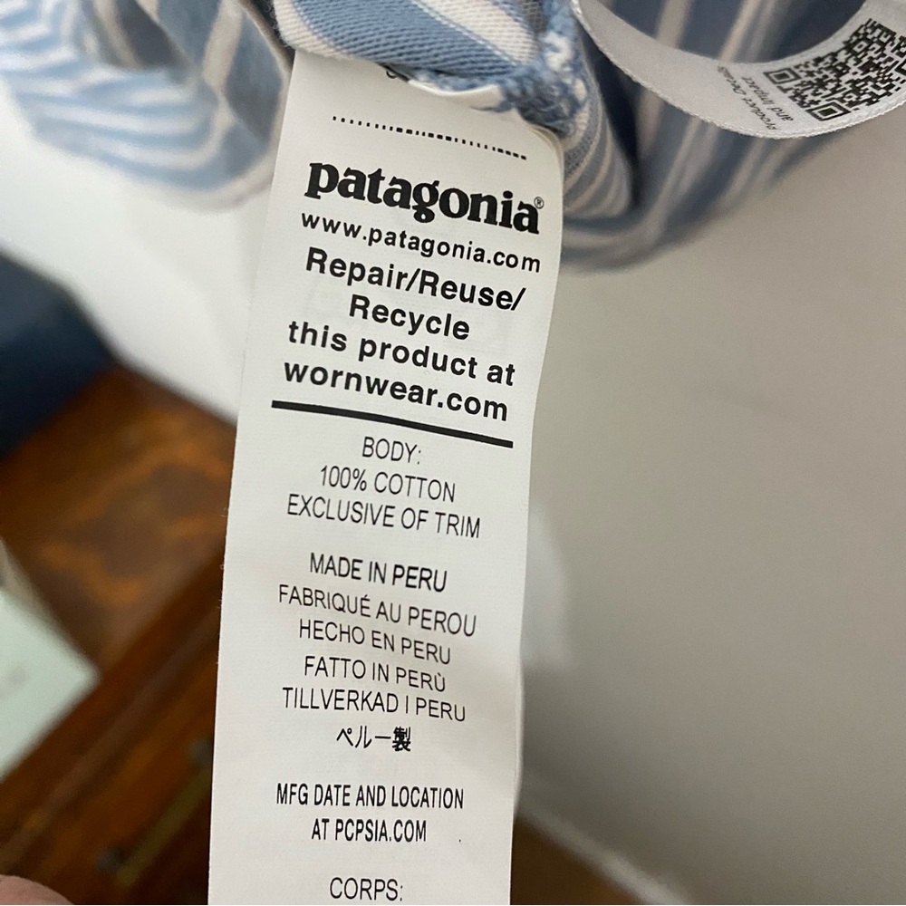 Patagonia Men's Polo Shirt Medium Blue and White Stripes Cotton preppy Casual - Picture 6 of 6